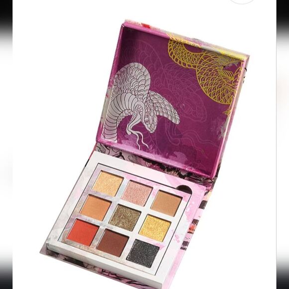 REVOLVE x COBRA KAI PLEYER CRUELTY FREE CLEAN PALETTE 9 SHADE EYESHADOW NEW NWT - Picture 4 of 5
